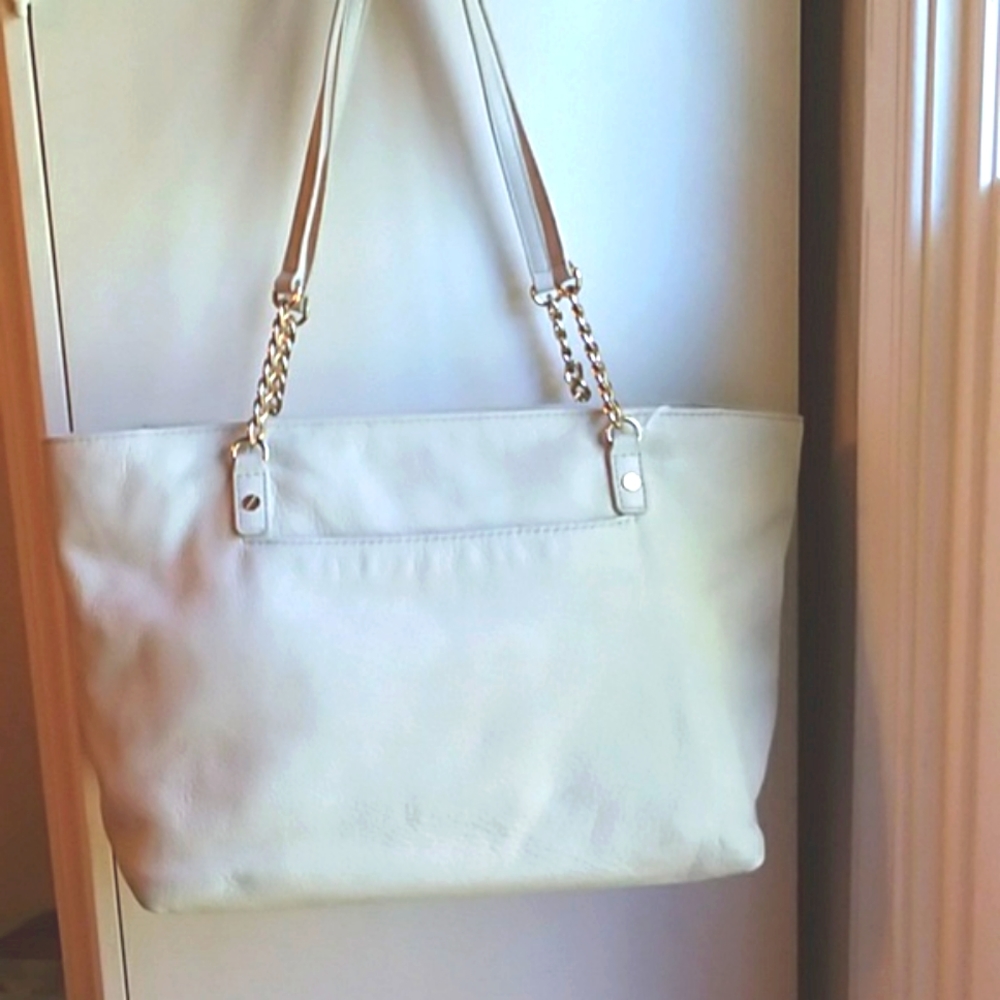 Michael Kors Excellent Condition Soft Off White Pebble Leather - Picture 4 of 12